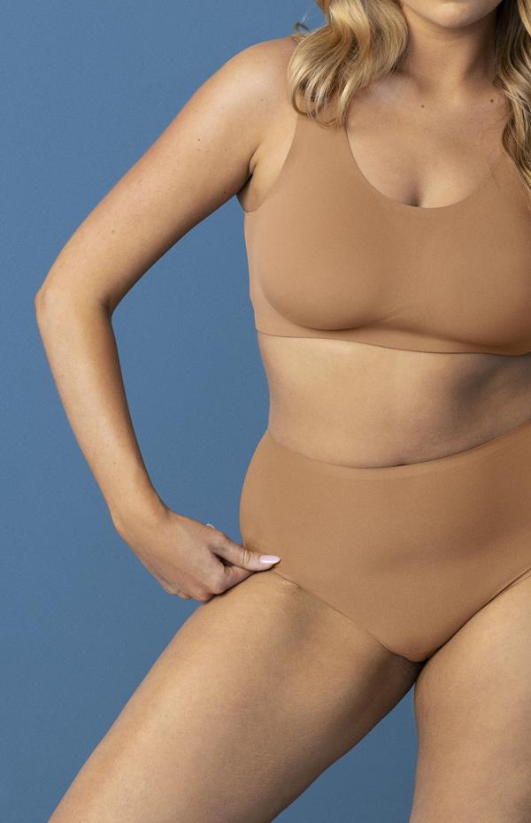 smoothease_cinnamon_non-wired-bralette_fl2326_invisible-stretch-full-brief_fl2328_web-min.jpg