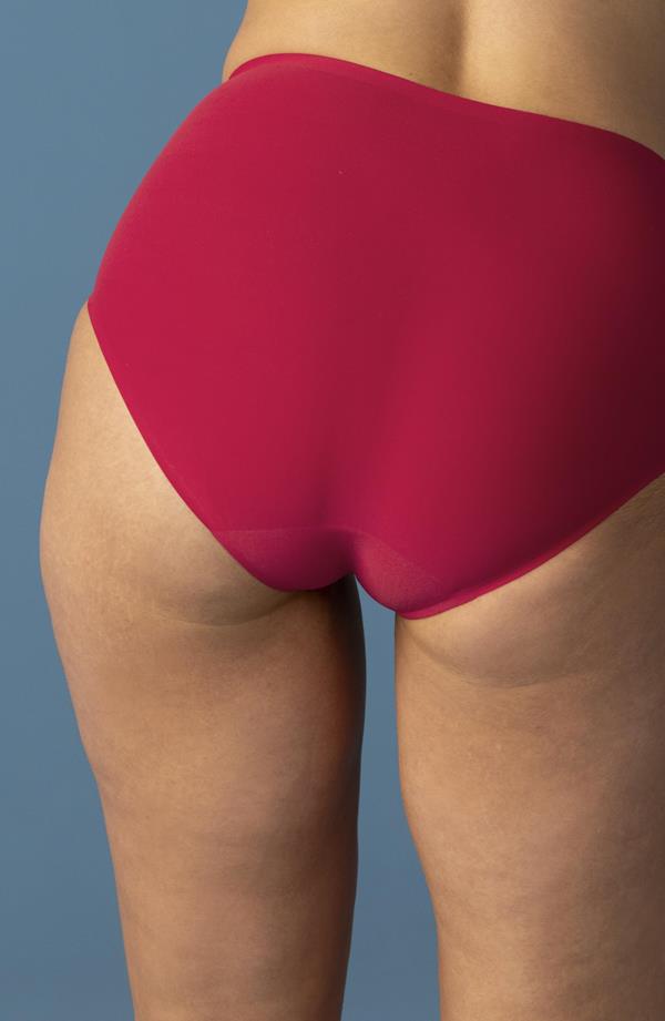 smoothease_red_invisible-stretch-full-brief_fl2328_2_web-min.jpg
